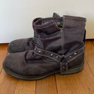 Short black Roxy ankle boot